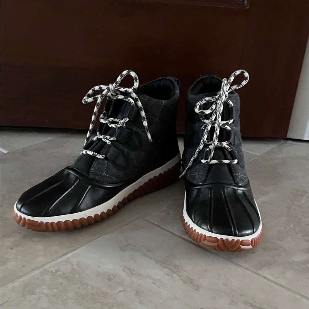 Skechers Black and Brown Winter Boots